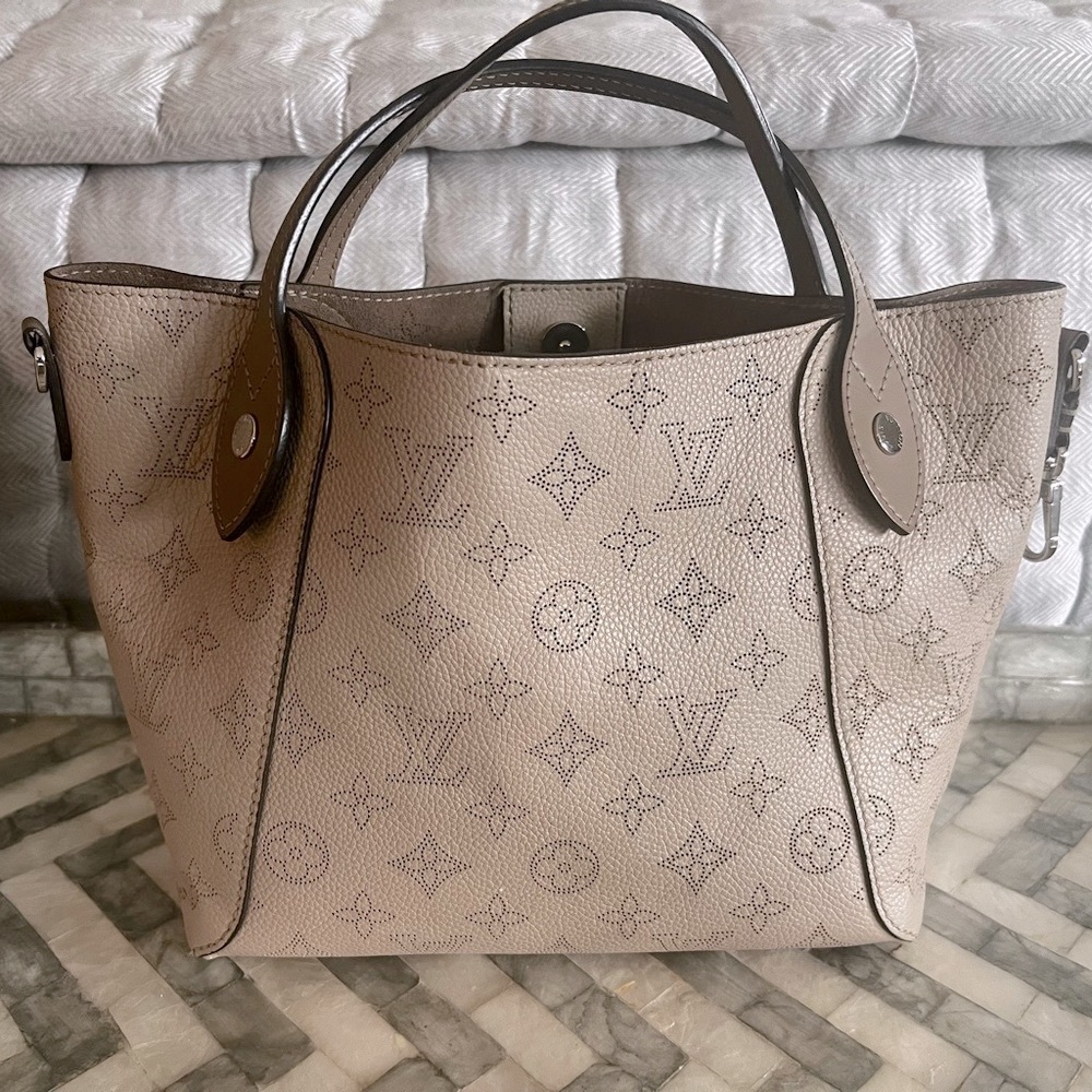 Louis Vuitton Hina Handbag PM Excellent Condition